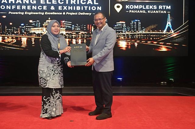 Majlis penyampaian sijil peserta kursus Prof. Dr. Haji Mohd Nazri